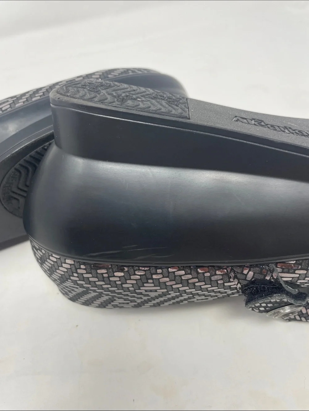 Alegria Metallic Gray Mary Jane Wedged Flats with Patterned Upper Size 8.5